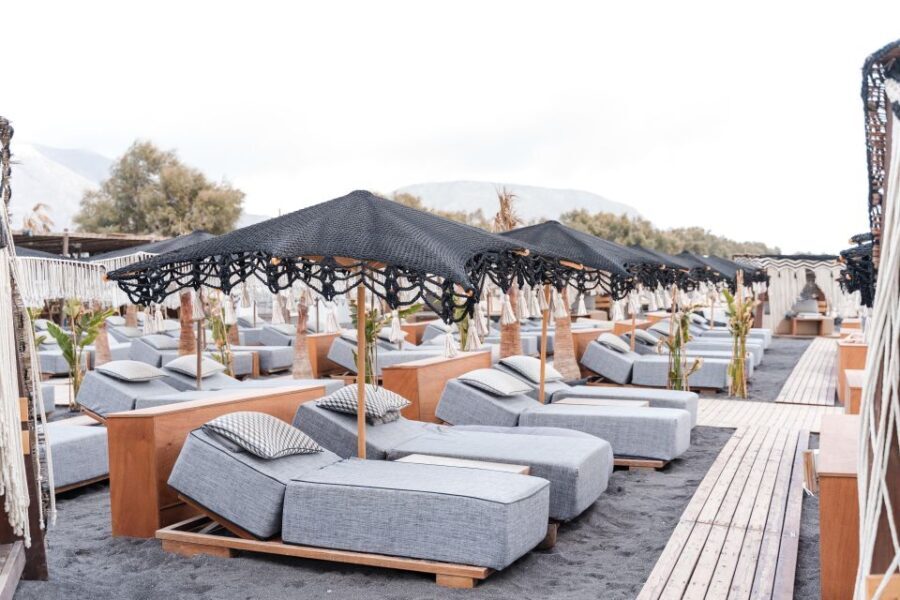 Perivolos Beach: Sun-Bed Experience FortyOne Bar Restaurant - What You Can Expect During the Day