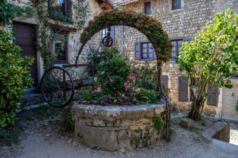 Pérouges: Private Guided Tour of the Medieval Village - In-Depth Look at the Itinerary