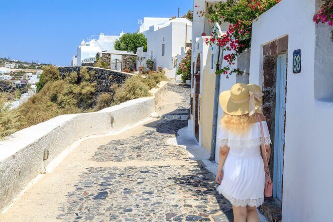 Personalized Private Photoshoot in Fira Santorini - Meeting Point and Logistics