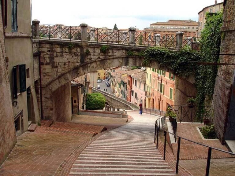 Perugia: Private City Tour with Rocca Paolina and Cathedral - The Itinerary: What to Expect
