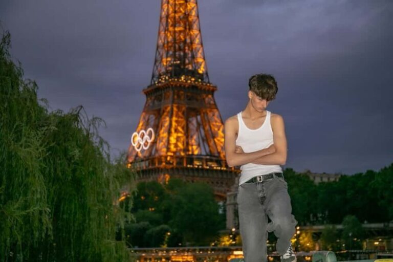 Photo session for couples with flowers around Eiffel tower - Walking the Fine Line: What You Should Keep in Mind