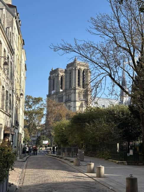 Photo Workshop in Paris sightseeing Notre Dame and Louvre - The Itinerary: A Walk Through Paris’s Photogenic Landmarks