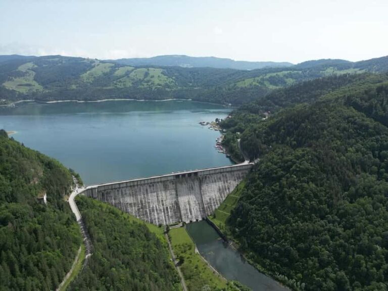 Piatra Neam: Neam County Lakes Sighthseeing Guided Tour - How the day is structured