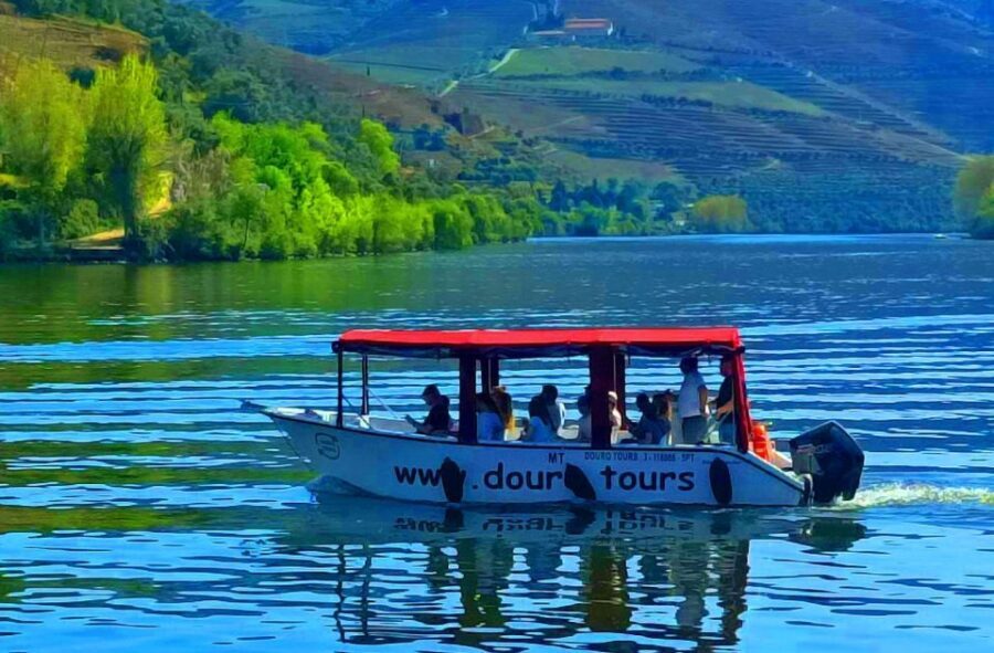 Pinhão: Douro River 50-min Boat Trip with Port Wine - How the Experience Feels
