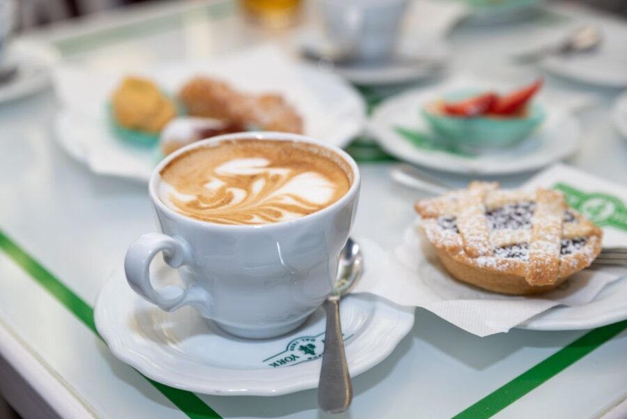 Pisa: City Sightseeing Walking Tour with Snacks and Drinks - The Practical Side: What to Expect and Considerations