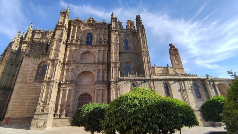 Plasencia: Cathedral Visit and City Highlights Guided Tour - What Makes This Tour Stand Out?