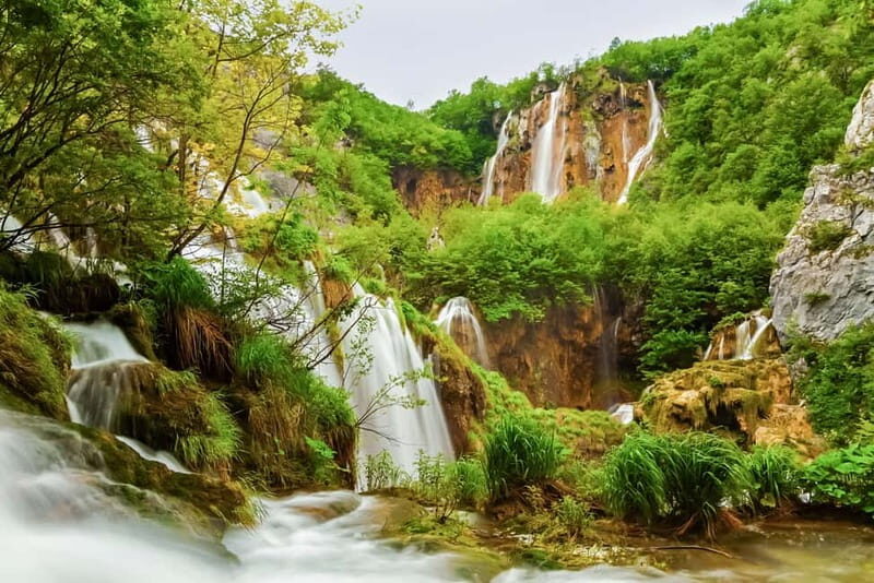 Plitvice Lakes: Guided Walking Tour with Bus and Boat Ride - What to Expect at Each Stage