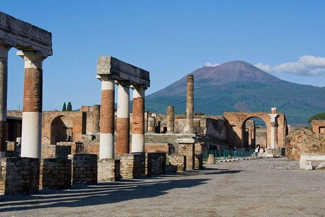 Pompeii Ruins & Wine Tasting with Lunch on Vesuvius with Private Transfer - How the Experience Feels in Practice