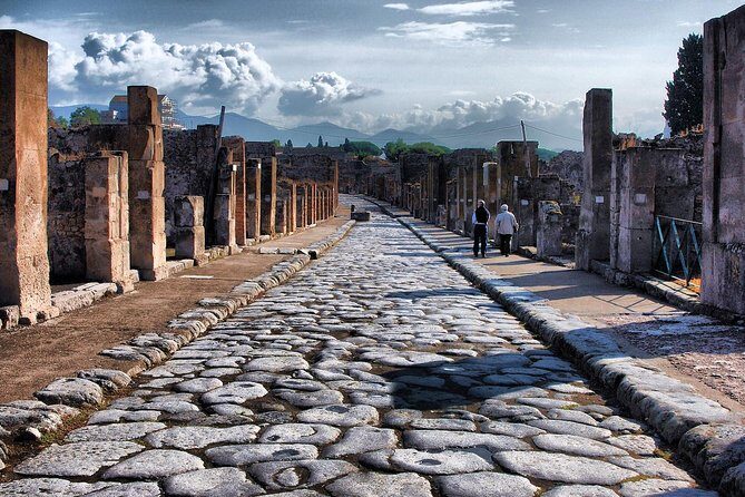 Pompeii Ruins & Wine Tasting with Lunch on Vesuvius with Private Transfer - What Makes This Tour Stand Out?