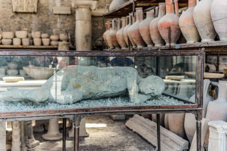 Pompeii: Small Group Tour with an Archaeologist - The Guide and the Experience