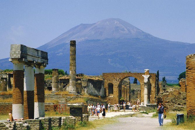 Pompeii with Wine Tasting and Lunch from Naples - FAQs