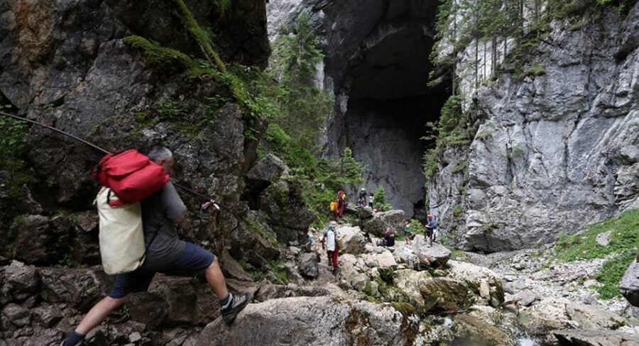 Ponor Fortress:1 day tour visit the greatest Romanian cave - The Experience: What Youll Love and What to Keep in Mind