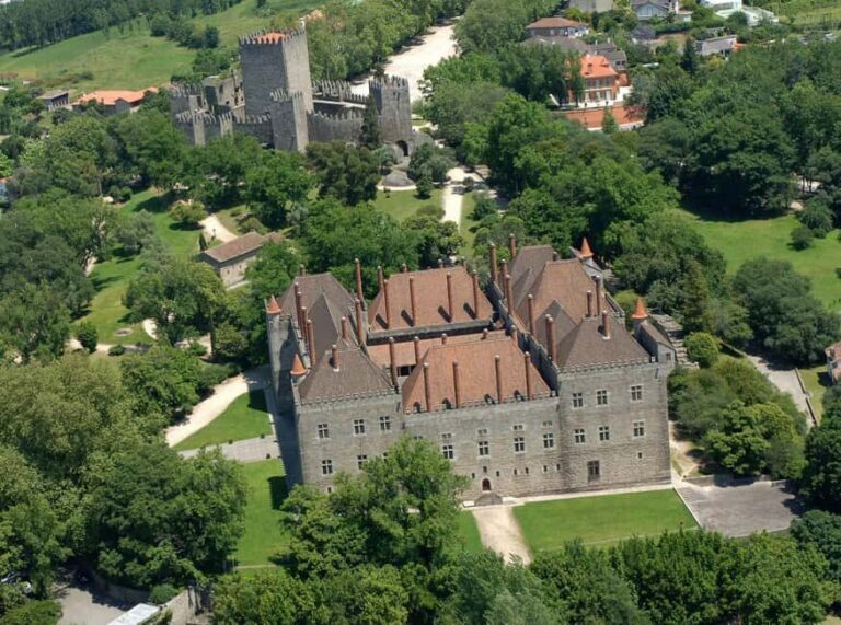 Porto: 1 day to Braga & Guimarães with lunch at a Vinho Verde estate - Why This Tour Works (and Why It Might Not)