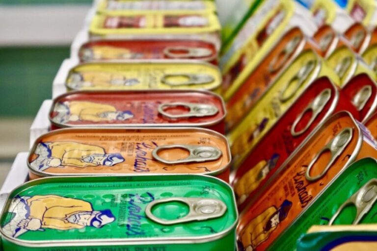 Porto: Authentic Portuguese Food Tour with 5+ Local Tastings - Visiting the Market: Aromas and Authentic Finds