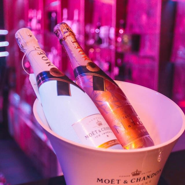 Porto: Cabaret & Pole Shows, offer a Glass of Champagne - The Show and Atmosphere