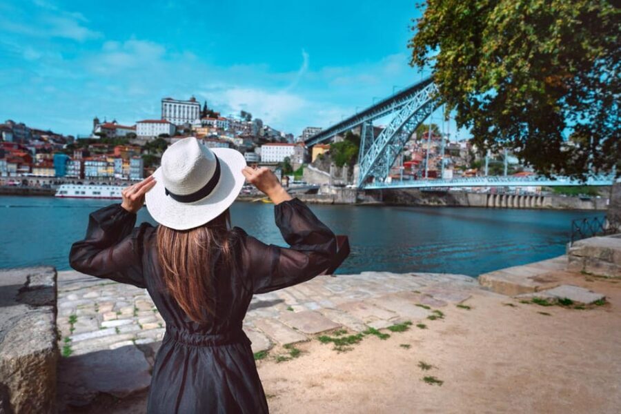 Porto: Capture the most Photogenic Spots with a Local - The Experience of the Tour