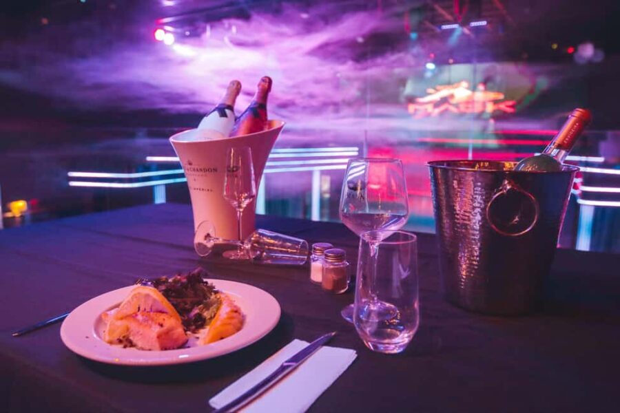 Porto: Dinner with Cabaret & Pole Shows - The Details: How the Evening is Structured