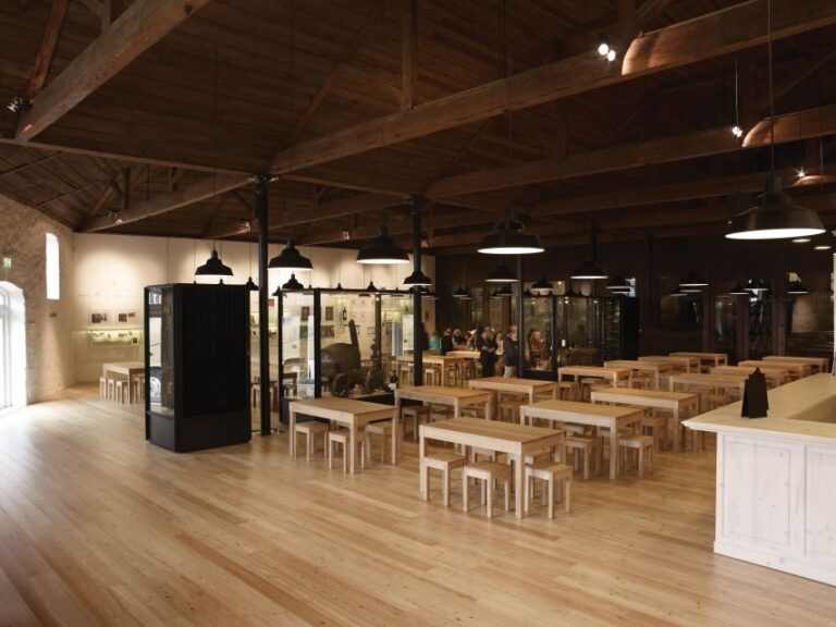 Porto: Graham's Port Lodge Tour with Premium Wine Tastings - Practical Details and What to Expect