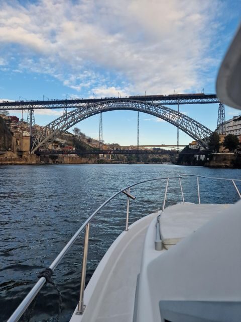 Porto: Guide Boat tour with tasting of 4 Port wines - The Experience of the Cruise