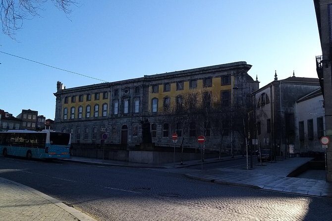 Porto private morning Tour, discover the most iconic attractions - FAQs