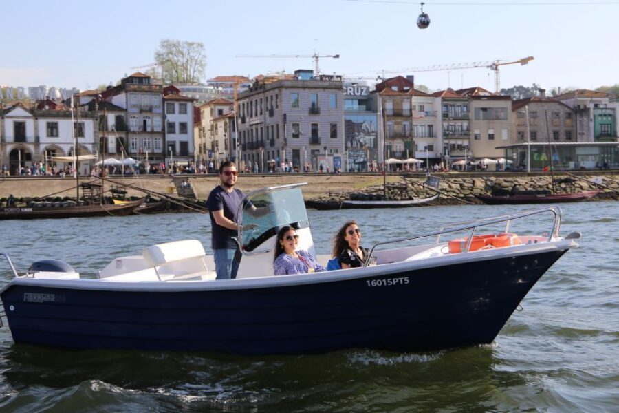 Porto: River Douro Cruise with a Fisherman - The Guides and the Atmosphere