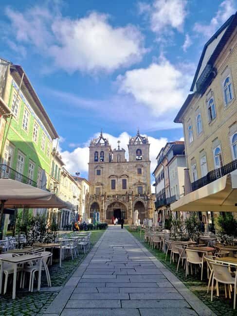 Porto:Braga & Guimarães Small-Group Full Day Tour with lunch - Visiting Bom Jesus do Monte