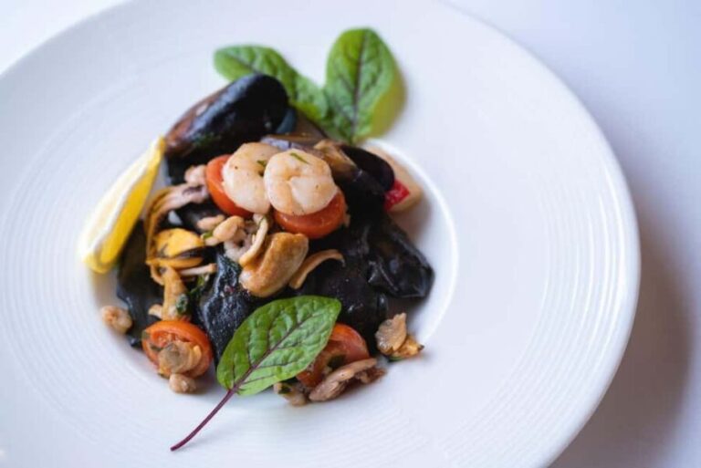 Pozna: Wine Tasting and Dinner in the Heart of Pozna - The Breakdown: How the Evening Unfolds