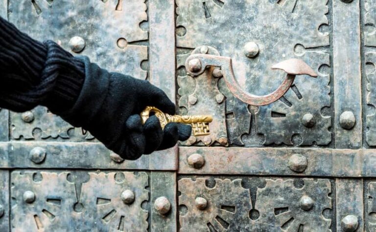 Poznan: Spy-Themed Walk & Game with Host - The Value for Money