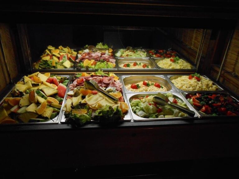 Prague At Dusk: 1-Hour Historic Boat Tour with Commentary - The Practicalities: Pricing, Duration, and Logistics