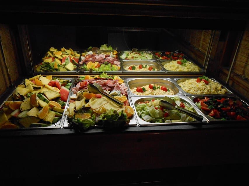 Prague At Dusk: 1-Hour Historic Boat Tour with Commentary - The Practicalities: Pricing, Duration, and Logistics