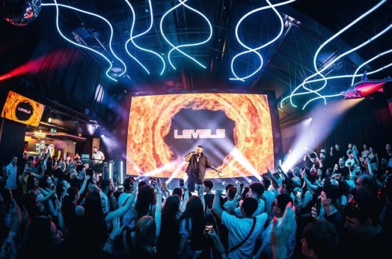 Prague : Boat Party VIP New Years Eve + Levels House of FUN - Who Is This Experience Best For?