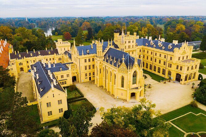 Prague-Budapest One-Way Sightseeing Day Tour - A Full Breakdown of the Itinerary