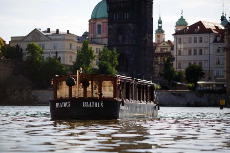 Prague: Canal Cruise Around Charles Bridge - The Itinerary in Detail: What You’ll See and Do