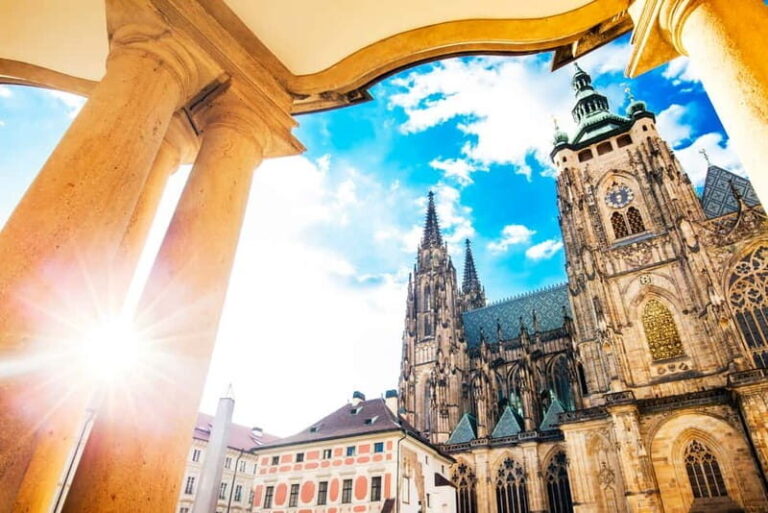 Prague Castle: 1-Hour Introduction Tour with Entry Ticket - How the Visit Works