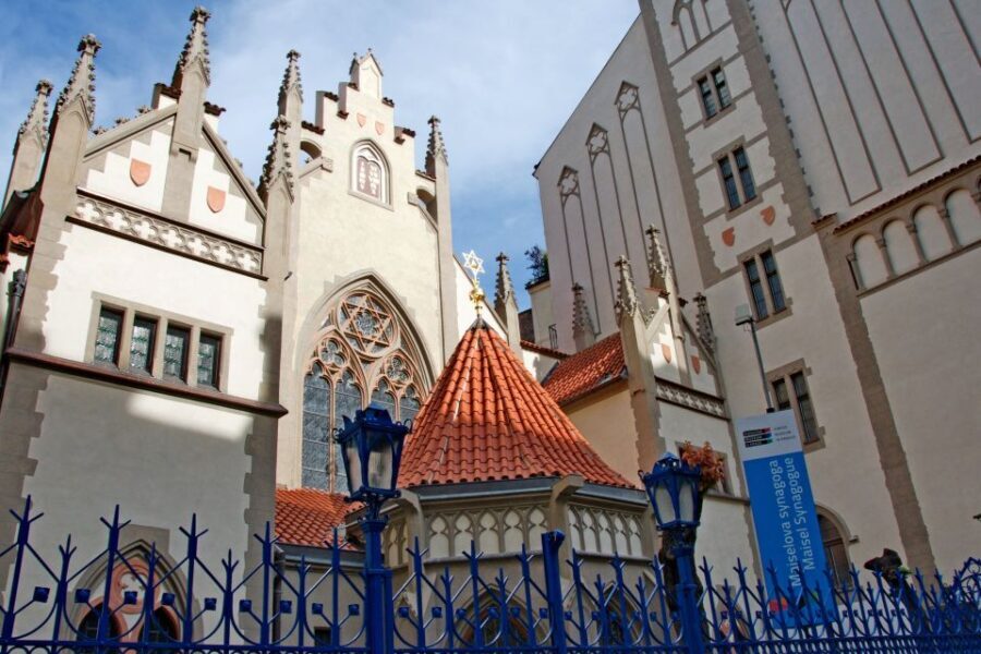 Prague: Castle and Jewish Quarter Tour - The Guide’s Role and What You’ll Learn