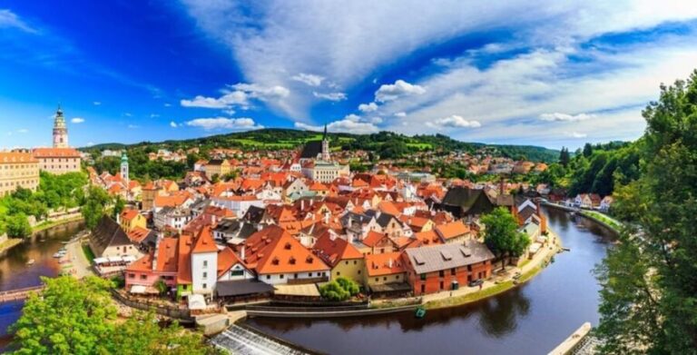 Prague: Cesky Krumlov Private Day Trip with a Local - Detailed Breakdown of the Itinerary