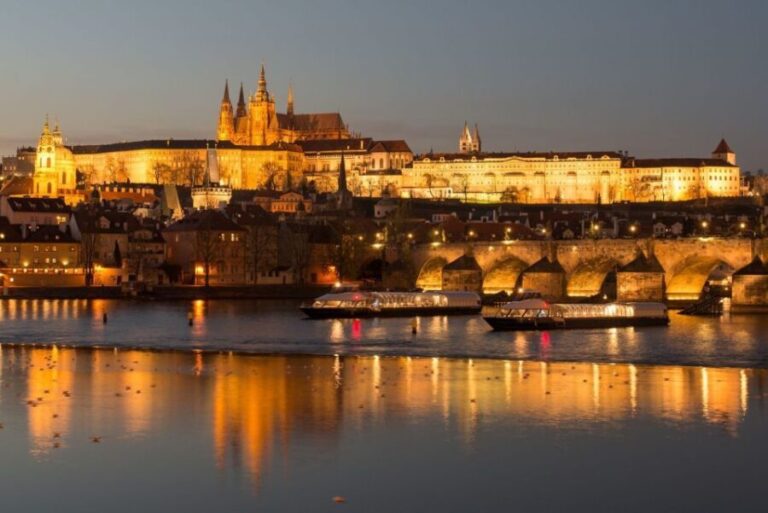 Prague: City Tour and Dinner Cruise with Hotel Pickup - What Travelers Say