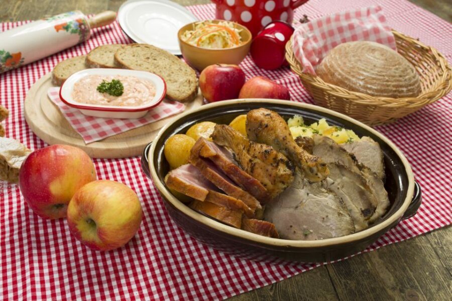 Prague: Folkloric Dinner Show with Unlimited Drinks - The Cultural Vibe and Atmosphere