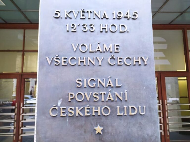 Prague: Historical Walking Tour with Focus on World War 2 - A Look at the Tour Itself: What to Expect