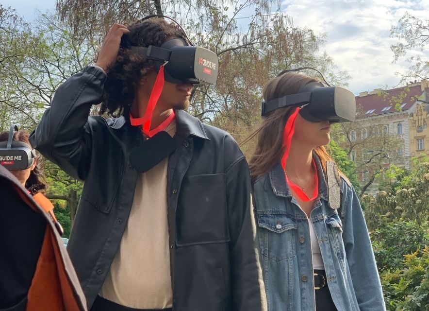 Prague: Immersive History Walking Tour and VR - Who is this tour best suited for?
