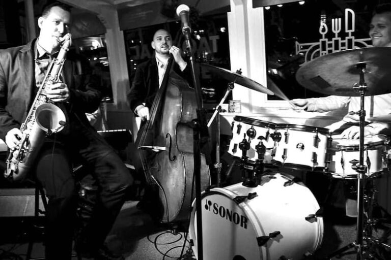 Prague: Jazz Boat Cruise with Live Concert and Optional Meal - The Culinary Element: An Optional 3-Course Meal
