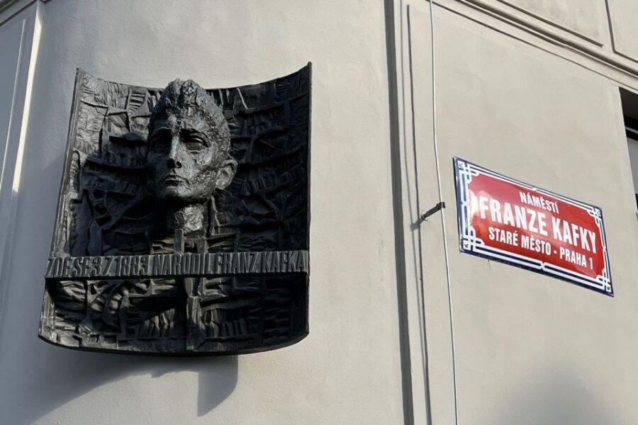 Prague: Jewish Town Guided Walking Tour - Exploring the Jewish Quarter: What to Expect