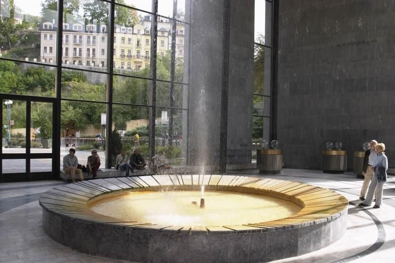 Prague: Karlovy Vary Tour with Lunch and Moser Museum Visit - What’s Good and What’s Not