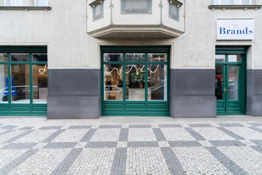 Prague: Luxury Shopping Experience with Champagne - Key Points