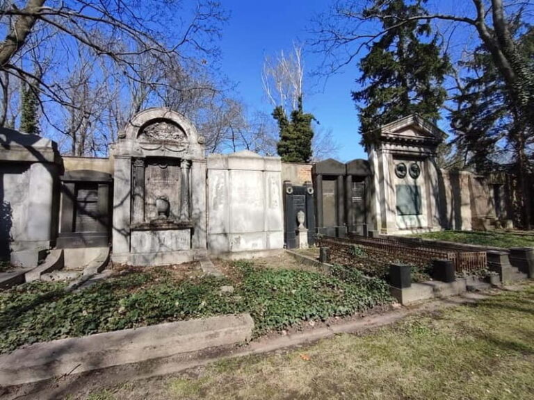 Prague: New Jewish Cemetery Guided Tour - Who Should Do This Tour?