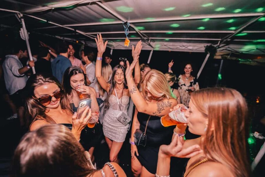 Prague: NYE 2hr Open Bar Party Boat, Fireworks, SaSaZu Club - Transition to SaSaZu: A Night Longer Than Most