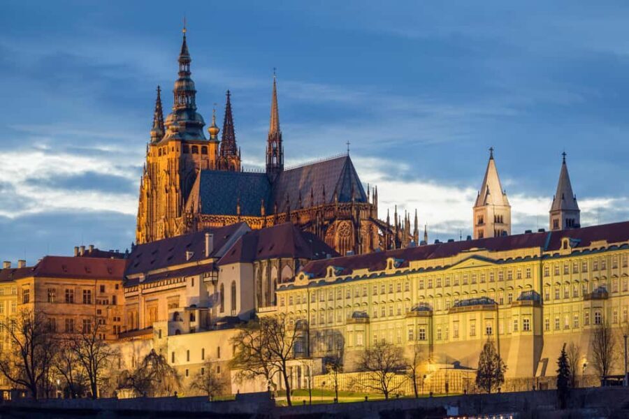 Prague: Prague Castle Skip-the-Line Ticket with Audioguide - How the Audioguide Works