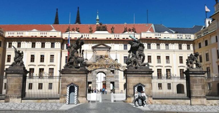 Prague: Tour to Prague Castle with tickets included. Spanish - Practical Tips for Your Visit