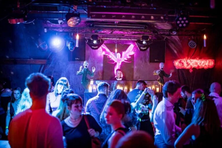 Prague: VIP Club Night with Table, Drinks, and Limo - Experience Breakdown