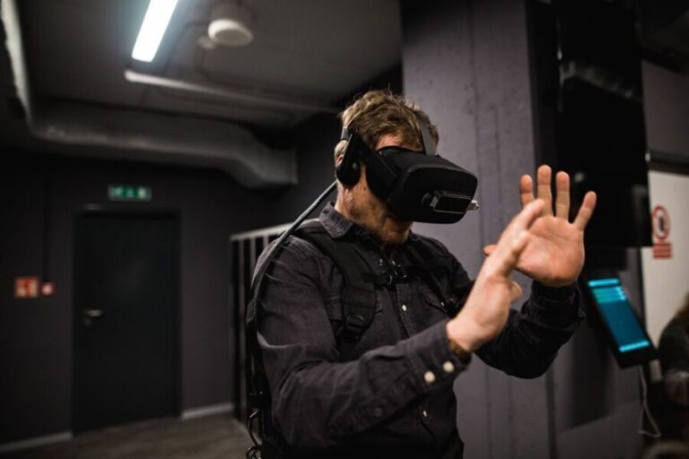 Prague: Virtual-Reality Time-Travel Experience to 1593 - The Virtual Reality Setup and How It Works